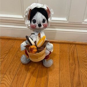 Annalee mobalite Thanksgiving pilgrim mouse harvest basket decor 1965 USA